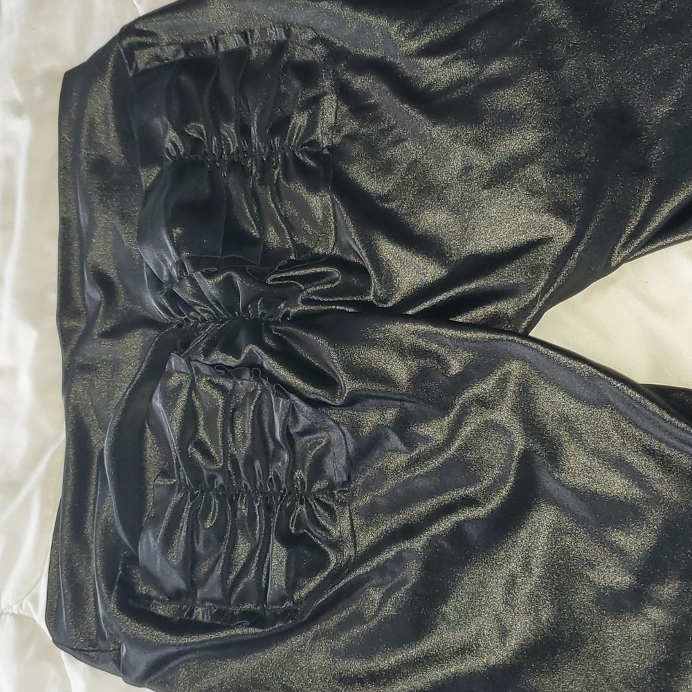 COPY - Shiny look scrunch butt leggings xl